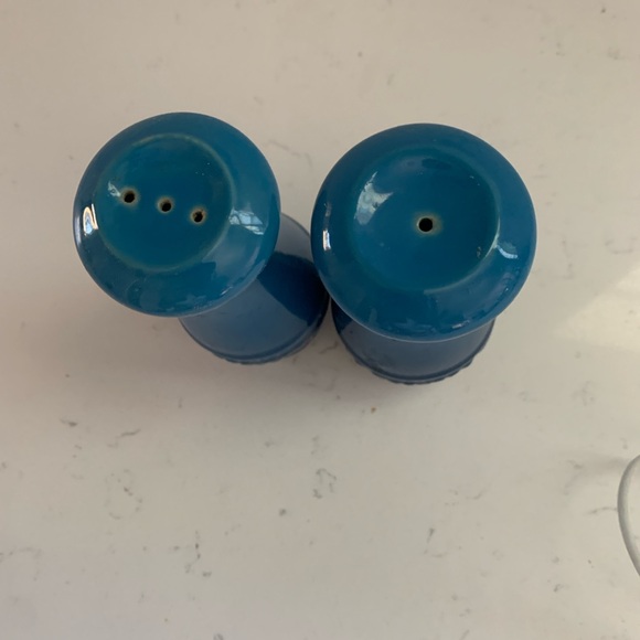 Le Creuset Azure Salt and Pepper Set - Picture 2 of 3